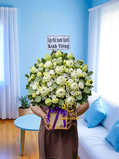 Giỏ Hoa Sen Trắng Chia Buồn HT289